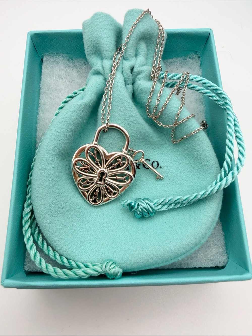 Tiffany & Co. 18” medium enchant filigree heart w key necklace sterling silver - Picture 2 of 12
